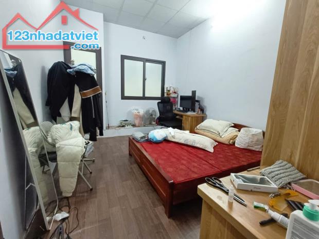 Bán gấp nhà phân lô Trần Quốc Hoàn 36m2, 3t, ô tô tránh, dừng đỗ, kinh doanh VỊ TRÍ ĐẸP -H