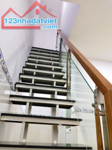 CHỈ 3.1 TỶ - 51M2 - SỔ A4 - HẺM 4M - CẠNH PHẦN MỀM QUANG TRUNG - TCH Q12.  + Vị trí: Ngay - 4