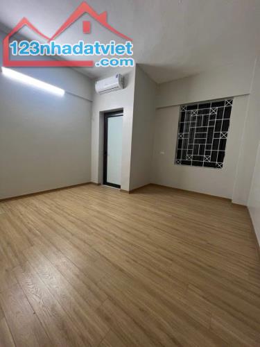 Bán nhà CC B9 Nguyễn Cảnh Dị, Linh Đàm, HN, DT 65 m2 m2, giá bán 3.25 tỷ 🔥Mô tả: ☀️ Nhà t - 1