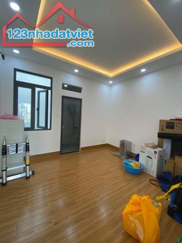 NHÀ MỚI, ĐẸP Ở NGAY, 3 TẦNG, HẺM NHỰA 6m, GẦN UBP TRƯỜNG THỌ, 4,5X15, CHỈ 8,3 TỶ. - 2