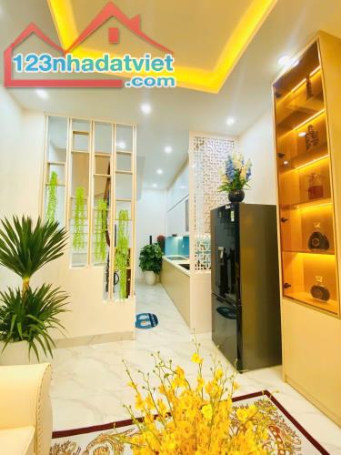 Bán Nhà Hoàng Ngọc Phách --- Oto Đỗ Sát Nhà --- Hàng Xóm TRí Thức -- Sổ đỏ Nét Căng - 2