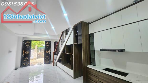 Nhà Đẹp 1 trệt 1 lầu ngay đường Hoàng Diệu - Cách Biển Trần Phú - Nha Trang tầm 500M Giá - 1