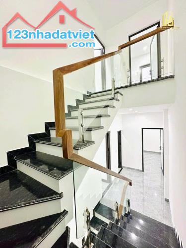 Bán nhà Khúc Thừa Dụ, 54m2 4 tầng, mới tinh, Ô.tô đỗ cửa, Giá 3.95 tỉ - 2