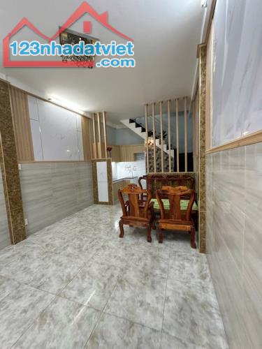 Bán nhà SHR hẻm 737// Lạc Long Quân, p10, Tân Bình, 3m7 x 8.5m, chỉ 3,8 tỷ.