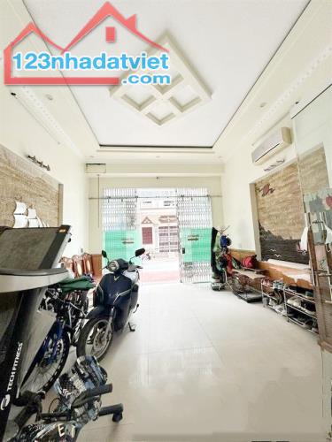 Nhà phân lô Tô Vũ - Văn Cao, 90m2, 4 tầng, đường 12m, Giá 6 tỉ, rẻ nhất khu vực - 2