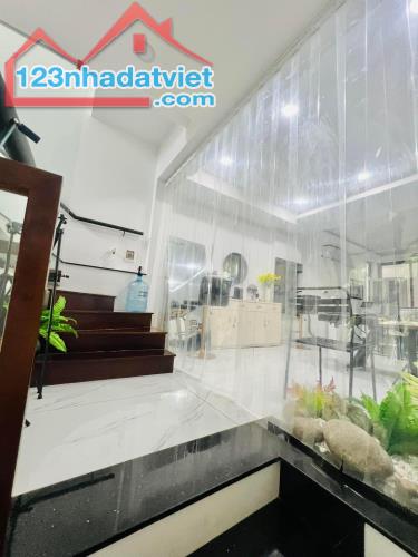 NHÀ BÁN LÝ THÁNH THÔNG CHỈ  8 TỶ,80M, HẺM XE HƠI, ĐANG CHO THUÊ 8TR/THÁNG