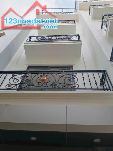 BÁN NHÀ ĐẸP PHỐ TRẠM , LONG BIÊN– SIÊU THOÁNG – GẦN Ô TÔ TRÁNH – 68M² NHỈNH 8 TỶ