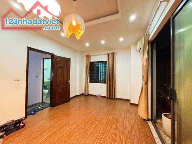 BÁN NHÀ ĐẸP PHỐ TRẠM , LONG BIÊN– SIÊU THOÁNG – GẦN Ô TÔ TRÁNH – 68M² NHỈNH 8 TỶ - 3