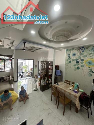 Nhà 2 tầng, Tây Hoà, PLA, 72m2, ngang 6m, ngay XLHN và trạm Metro, nhỉnh 5 tỷ