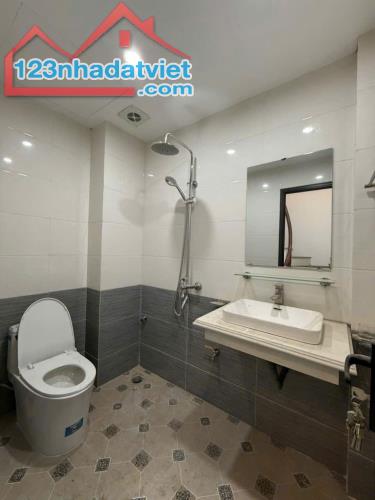 Hiếm Nhà Phân Lô Đẹp Đông La 39m2*5T - Kinh Doanh Nhỏ , Xe Tải Cửa .Sát Bệnh Viện Nhi - 4