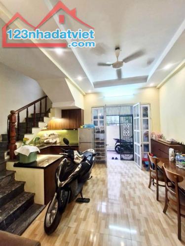 Nhà ngõ 221 Vĩnh Hưng, Hoàng Mai: dt30m2, 5 tầng, mt 4.05m, 💵5.5 tỷ