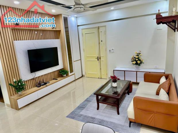 Cần bán căn hộ Việt Hưng-Long Biên-76m 2n2wc tầng trung-full đồ-giá 3.6 tỷ bao phí - 3
