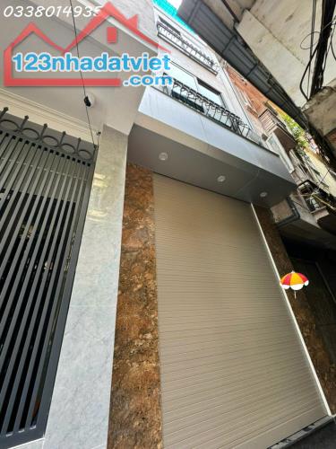 Bán nhà tại ngõ 135 Đội Cấn, Ba Đình, Hà Nội. Giá 9,8 tỷ, SĐCC, Diện tích: 54m2. Liên hệ: