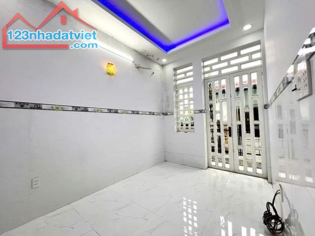 NHÀ ĐẸP 3 TẦNG VÀO Ở NGAY HIỆP THÀNH QUẬN 12 - CÁCH CHỢ HIÊP THÀNH 100M - SCN 34M2 - 3,79 - 4