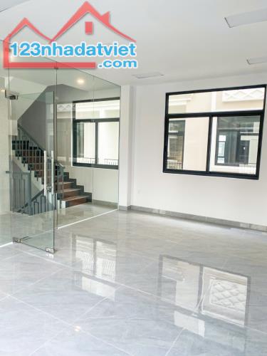 Cho thuê nhà 5 lầu đường nội bộ Vinhomes Grand Park Quận 9 - 3