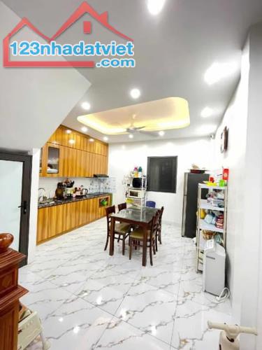 Nhà đẹp Mỹ Đình, ngõ rộng, 10m ra đường oto, 200m ra bãi xe, 43m2, Chỉ 7.2Tỷ - 1