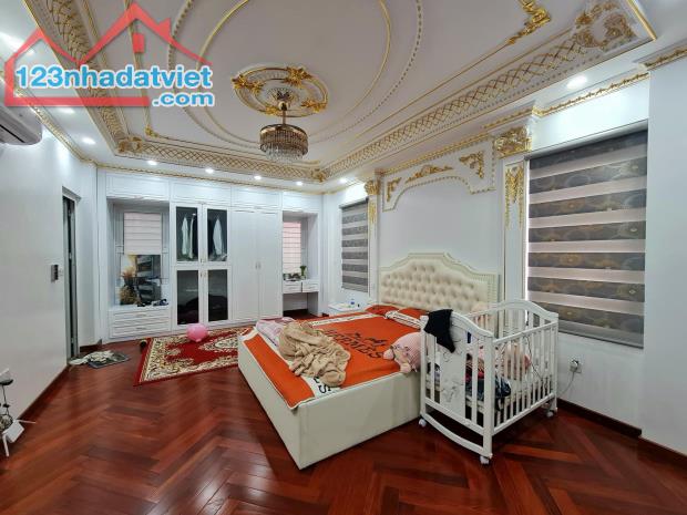 Bán nhà Cổ Linh sát chợ Tư Đình - Ô tô tránh, vào nhà - 60m2*7T - Mt 7m - 850m tới Aeon - 3