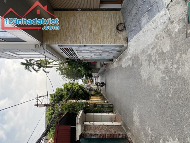 Cần b.á.n n.h.à phố #GiangBiên, Lòng Biên_ DT 31m², 4 tầng. Giá 4,95 tỷ