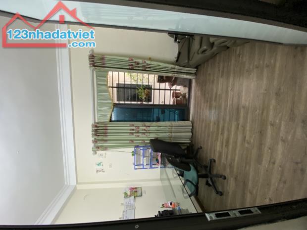 Cần b.á.n n.h.à phố #GiangBiên, Lòng Biên_ DT 31m², 4 tầng. Giá 4,95 tỷ - 2