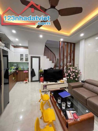 Nhà Đê Trần Khát Chân 52m2x5 tầng, MT4.3m, Mặt ngõ thông, 3 thoáng