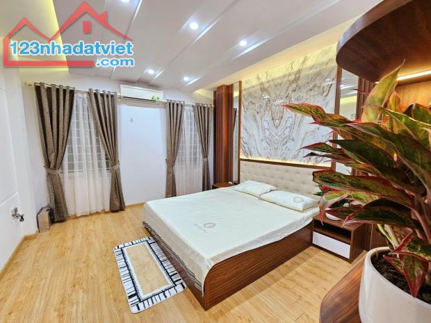 Mới đẹp ở ngay, Cách phố 30m, Nguyễn Lương Bằng-0946383428