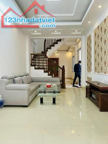 Bán nhà Bùi Xương Trạch, 45m2 x 4 tầng, ô tô qua nhà, LÔ GÓC, giá 10,7 tỷ