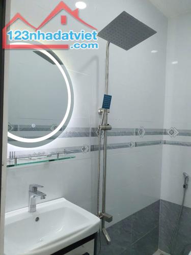 Nhà 2 tầng (4.25x8m) gần HXH đường Âu Dương Lân P3Q8 - 3