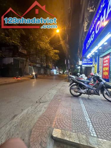 Bán nhà Hoàng Hoa Thám ô tô đỗ cửa 42m 4 tầng ngõ thông giá 6.8 tỷ - 3