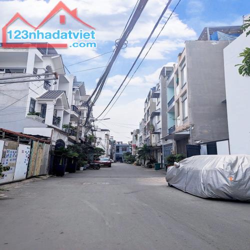 Bán nhà sổ hồng riêg_ Chỉ có 3 ty---_ đường Nguyễn Văn Bá, Quận Thủ Đức _ 2 tầng 2 pn 2 wc - 3