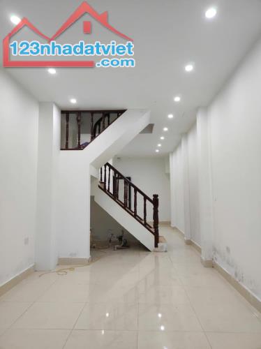 Bán gấp nhà phố Điện Biên Phủ - Ba Đình, 40m2, 4 tầng giá 11 tỷ