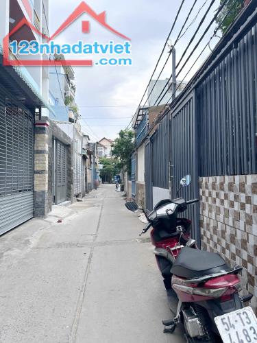 Nhà HXH quay đầu cách MT 20m Bùi Minh Trực P6Q8 - 1