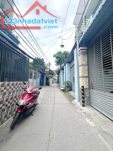 Nhà HXH quay đầu cách MT 20m Bùi Minh Trực P6Q8 - 2