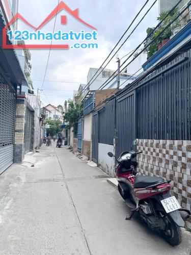 Nhà HXH quay đầu cách MT 20m Bùi Minh Trực P6Q8 - 3