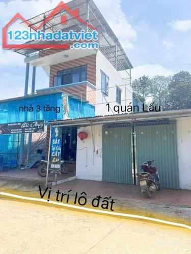 Chính chủ cần bán nhà 3 tầng và quán lẩu , tổng 252m2 có 130m tc , có thể chia được làm 2 - 1