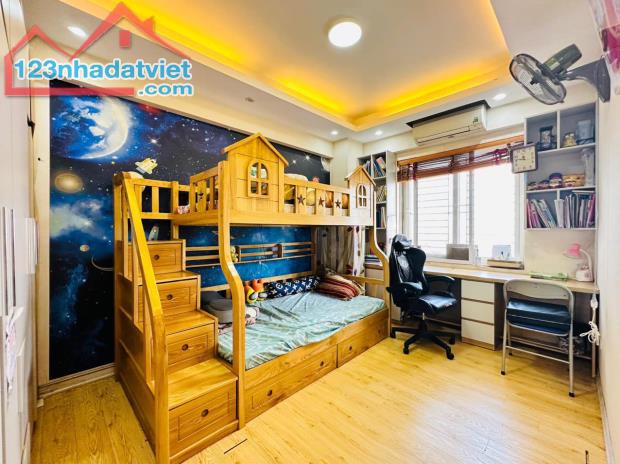 Bán căn hộ 3 phòng ngủ 125m2 tại KĐT Việt Hưng, Long Biên. LH: 0389.544.873 - 5