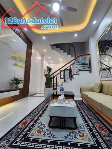 BÁN NHÀ TẠ QUANG BỬU -HBT -NGÕ RỘNG 10M RA PHỐ -23M * 5 TẦNG GIÁ 6 TỶ.