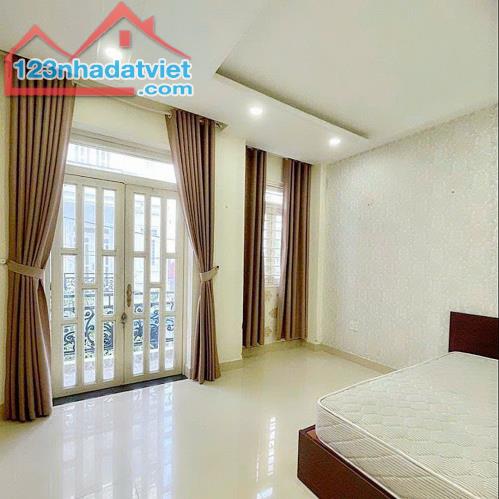 Bán nhà 208m2- 4 tầng- Cạnh Hoàng Diệu 2- Linh Trung - THỦ ĐỨC, Nhỉn 7 tỷ