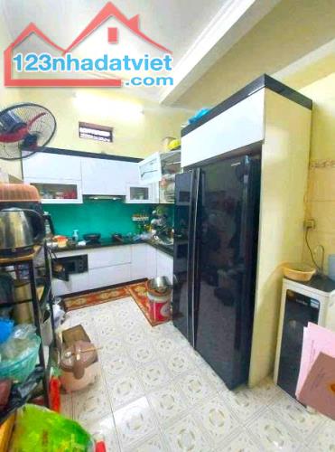 Bán nhà Mặt Phố Chu Huy Mân 125m2, Căn góc mặt tiền 9m, Vỉa hè 5m - 3