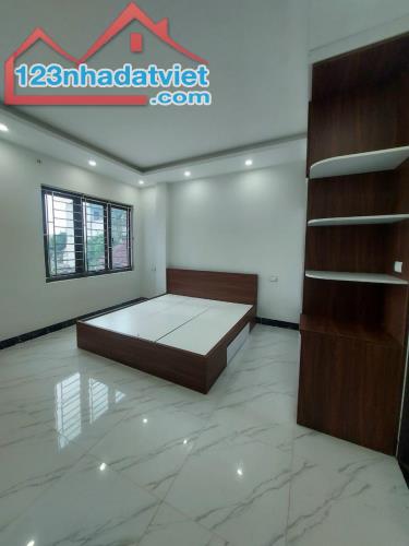 Bán nhà Biên Giang, ô tô lùi cửa. 5 tầng (30m2) giá chỉ 3.3 tỷ. 1km ra Ql6. Lh 0966929600 - 2