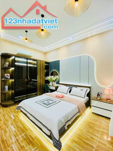 HAI Mặt Tiền nhưng giá hẻm - Nguyễn Giản Thanh Phường 15 Quận 10 - 64m2 - 13T - 2