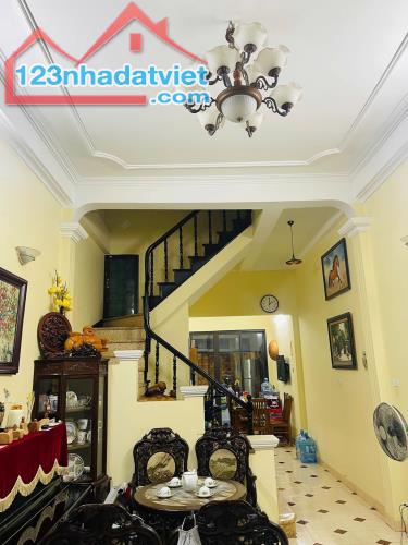 Bán nhà Cầu Giấy. Dt 79m*4T, Mt 4,2m, 24Tỷ. Gaza 7 chỗ, ngõ thông, nhà dân xây đẹp ở sướng - 1