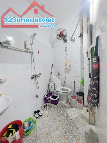 NHÀ PHỐ ĐẠI TỪ 40M2 SỔ ĐỎ CHÍNH CHỦ GIAO DỊCH NGAY 5,5 TỶ - 5