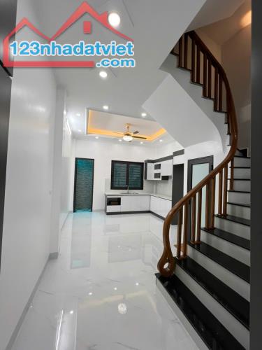 BÁN NHÀ MỚI KOONG THỌ AM, THANH TRÌ RỘNG HAI THOÁNG GẦN  PHỐ DT: 57 M2 - 3