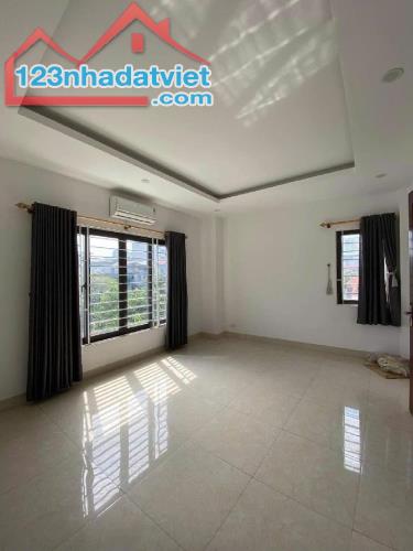 Bán nhà ngõ 323 Thuỵ Phương, nhà đẹp ở ngay đón Tết, 35m2, 5 tầng chỉ hơn 4 tỷ