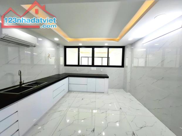 Bán nhà hẻm xe hơi Ngô Quyền, Quận 10 47m2 3 tầng chỉ 5.6 tỷ.