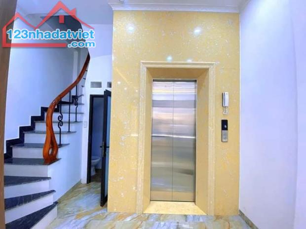 Bán nhà  mặt Phố Phạm Ngọc Thạch, Đống Đa. DT: 82,6m2. 5 tầng thang máy. Giá: 37,5 tỷ - 4