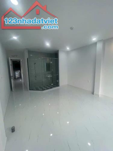 BÁN NHÀ MẶT TIỀN ÂU DƯƠNG LÂN, QUẬN 8. NGANG 4.1 NỞ HẬU 4.5. DTS 150M2 GIÁ CHỈ 26,8Tỷ - 3