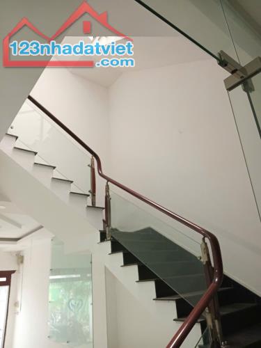 Bán nhà Mặt Tiền Lý Thánh Tông. Giá Chỉ 13,6 tỷ.
Diện Tích: 4 * 26, Sổ công nhận 110m. - 2