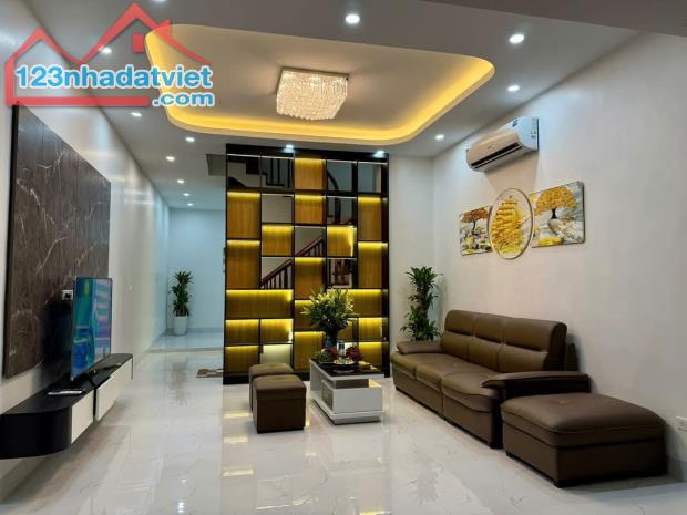 Bán nhà phân lô Vip Nguyễn Ngọc Nại, gần phố, nội thất sang xịn, 56m2, 4T, chỉ 10.98 tỷ