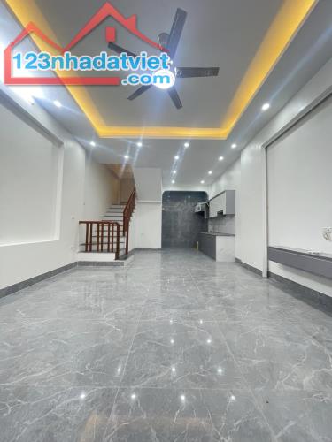 BÁN NHÀ ĐẸP 2.35 TỶ 3 TẦNG 46M2 ( TÂY NAM ) NGÕ ĐƯỜNG BÁI